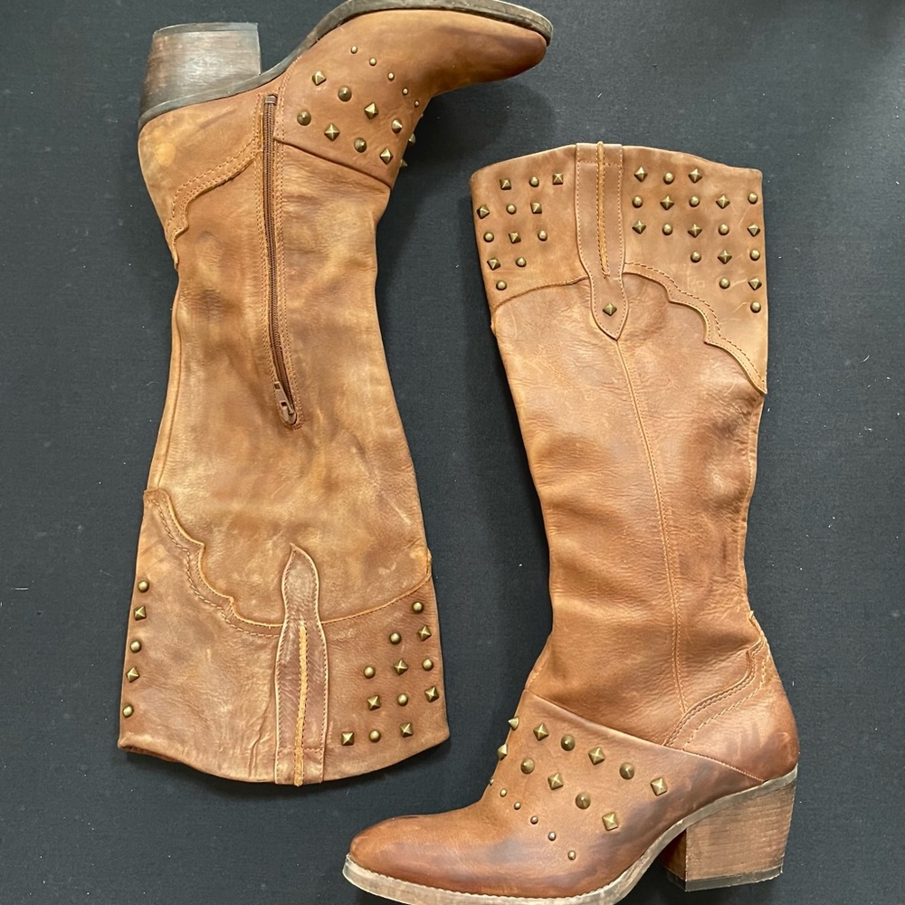 Women’s Steve Madden Leather Travelr studded brown